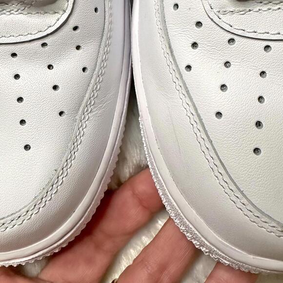 Nike Air Force 1 Low 07 Triple White Leather Sneakers Mens 8 - Picture 9 of 9